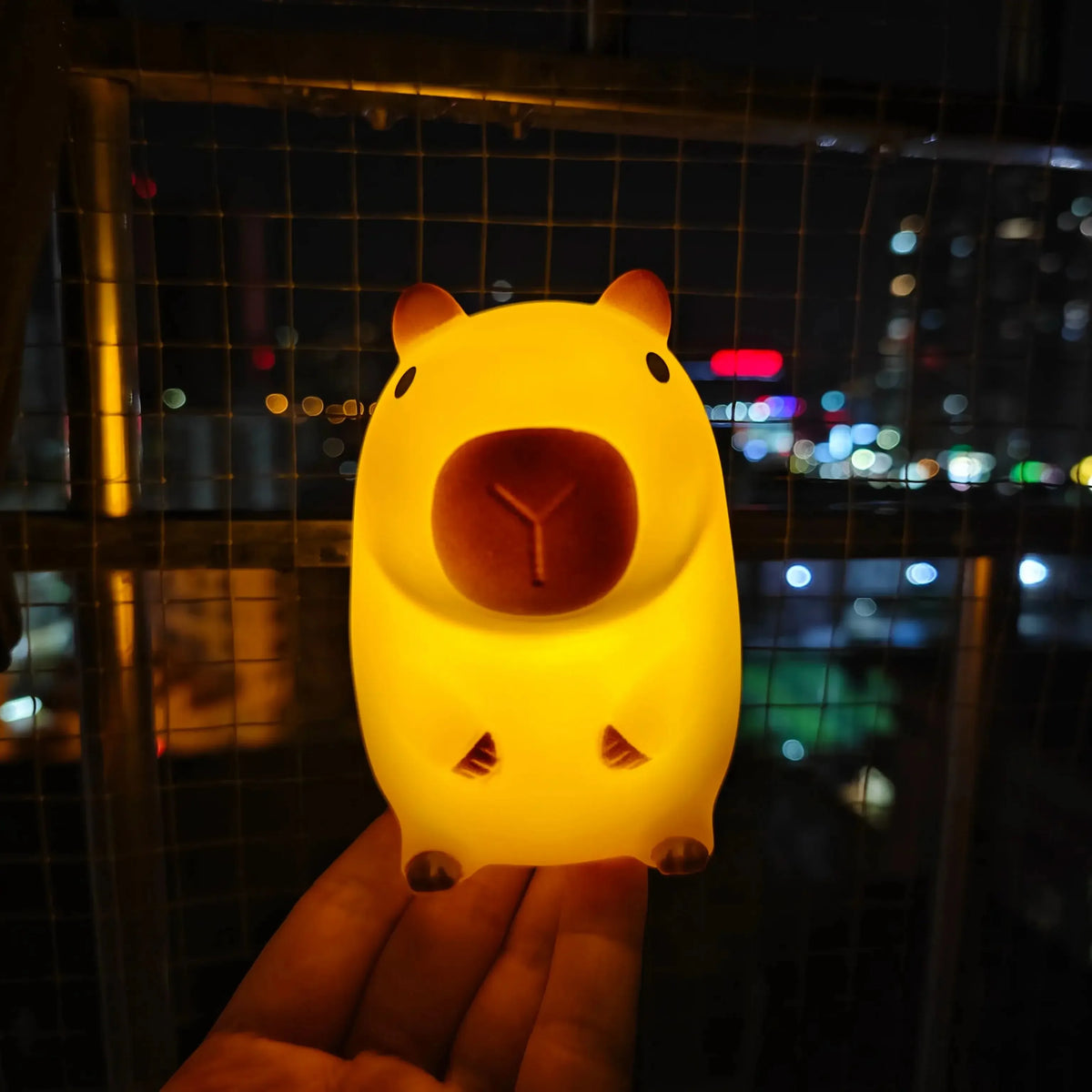 Luz Nocturna Capibara de Silicona Suave – Control Táctil y Brillo Regulable